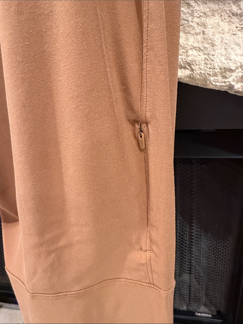 lululemon athletica Camel-Tone Elastic Hem Joggers sz 10 - Picture 4 of 6
